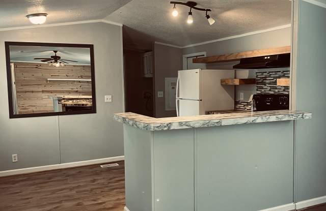 1800 N Live Oak St photos photos