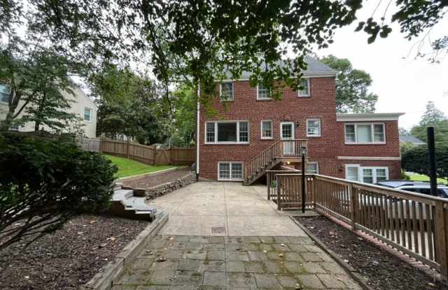 CHARMING COLONIAL IN KENSINGTON  CLOSE TO NIH JOINT BASE BETHESDA Gallery 4