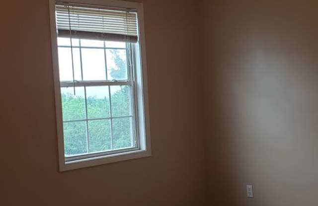 2 Bedroom 2.5 Bath Townhouse near Med Center -Available 08/07/25! - 1010 Elkins Drive, Monongalia County, WV 26505