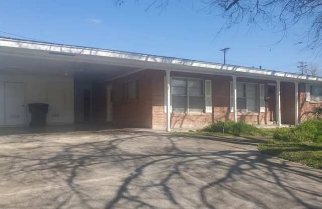 2417 North Parkwood Drive Gallery 2