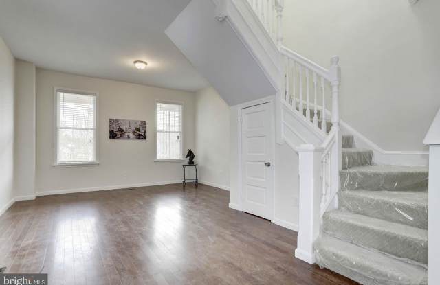 2820 HAMILTON AVENUE Gallery 2