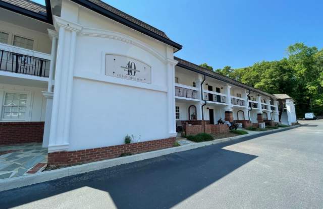 STUDIO APARTMENT LEASING NOW! 1/2 DEPOSIT SPECIAL photos photos