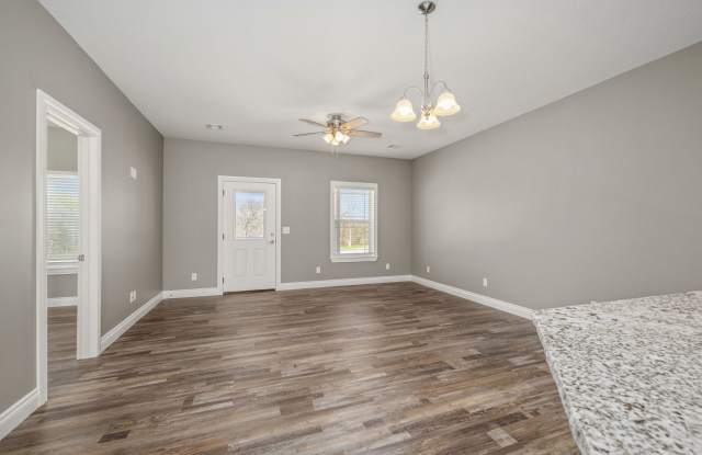 New Neosho Unit now available for lease! $1,400 Rent/$1,400 Deposit Gallery 4