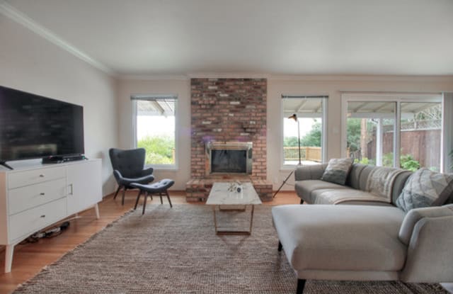 701 Castle Hill Rd - 701 Castle Hill Road, Redwood City, CA 94061