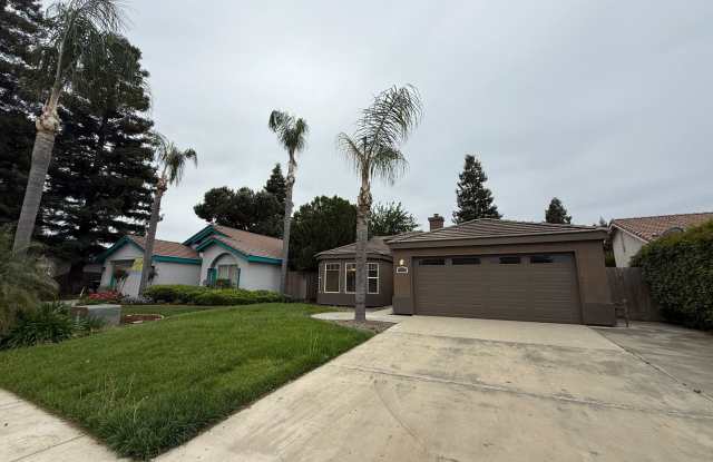 ***JUST REDUCED!!!*** Charming 3 bedroom, 2 bathroom single family home located in the desirable neighborhood of Visalia, CA photos photos