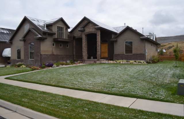 Great Home Available - 5766 Belmont Drive, Mountain Green, UT 84050