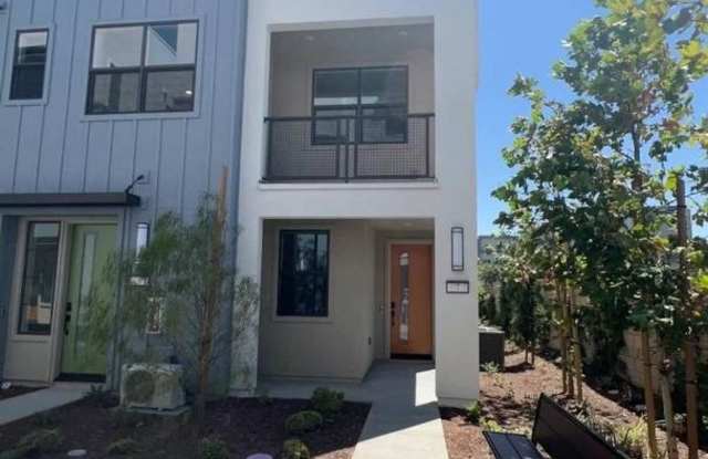 Ontario 3 Bedroom Townhouse Gallery 1