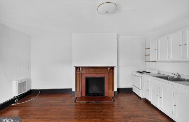 1816 PINE Street Gallery 4