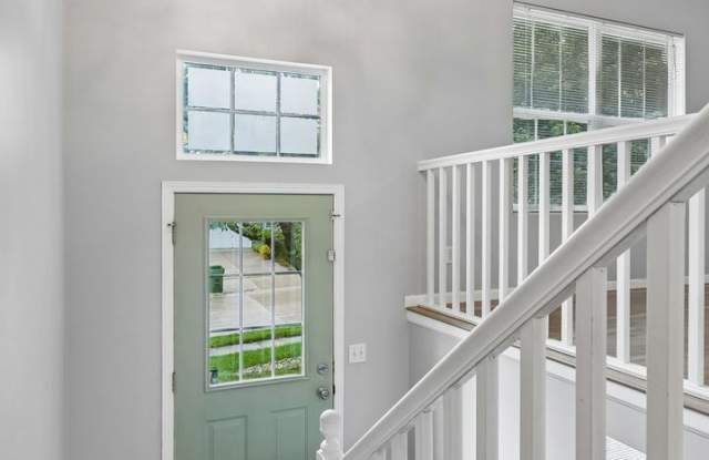 3 Bedroom home with massive deck! Gallery 3