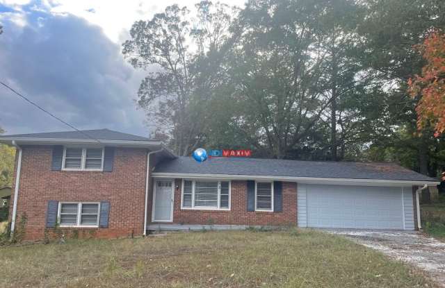 Newly RENOVATED 4 bedroom split-level house in PARKVIEW cluster in Lilburn - 239 Andrea Circle Northwest, Gwinnett County, GA 30047