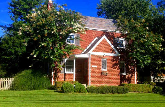 Classic Colonial in Kensington! photos photos