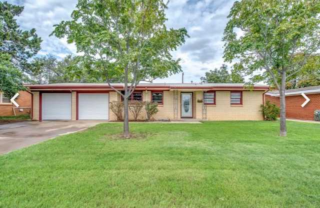 PRE-LEASING FOR AUGUST 2026! - 4 Bedroom Home With Lots Of Space! photos photos