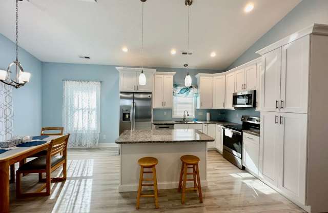 Seasonal Furnished Newer Home-Colington Gallery 3