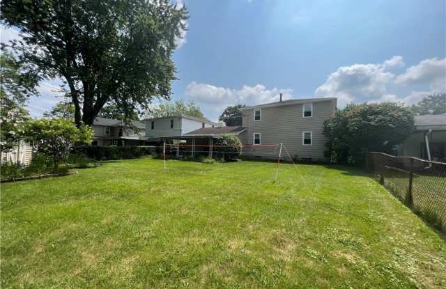 64 Ayrault Drive Gallery 2