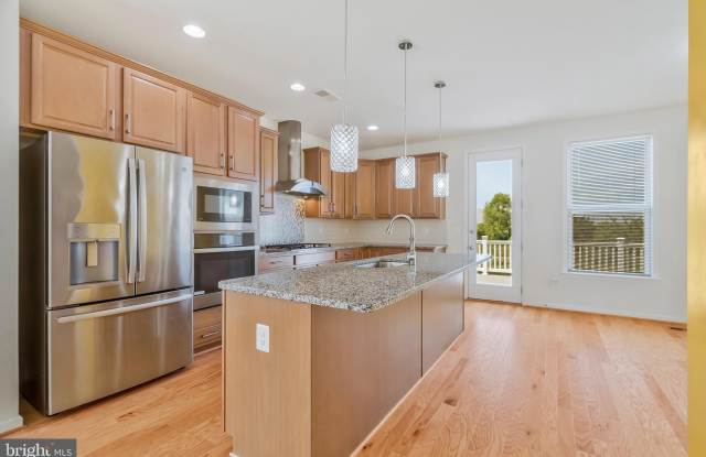42502 DOGWOOD GLEN SQUARE Gallery 3