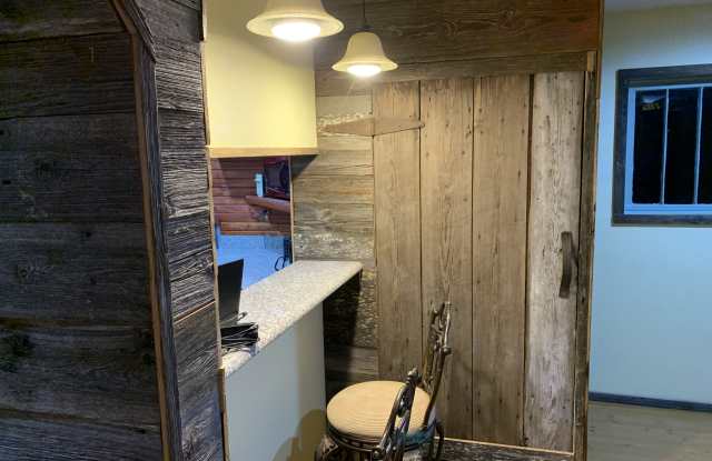 139 Meadows Ln Gallery 3