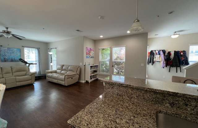 Summer Hill rental in Richmond Hill Gallery 3
