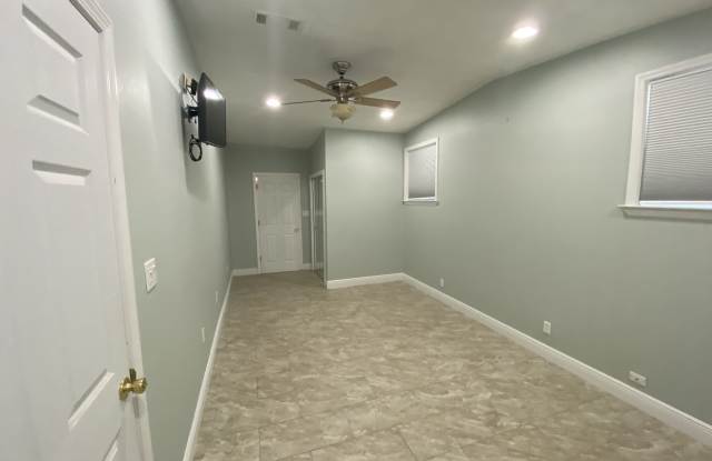 219 Calfornia Drive Gallery 2