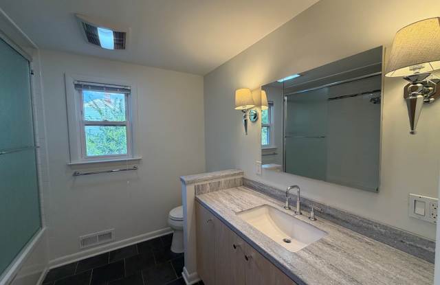 Beautiful Single Family Home In Lovely Neighborhood Gallery 1