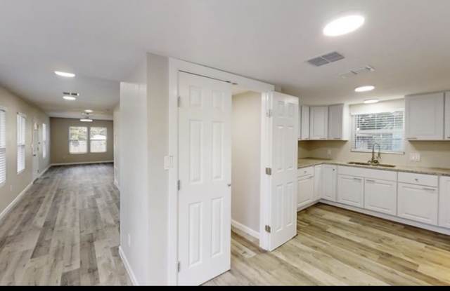 2716 Mccain Drive Gallery 2