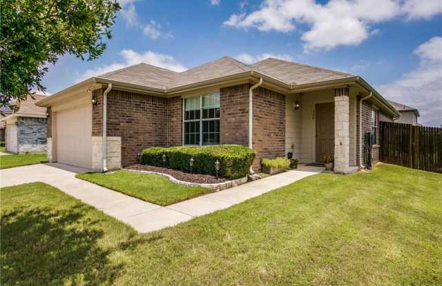 324 Saddlebrook Drive - 324 Saddlebrook Drive, Krum, TX 76249