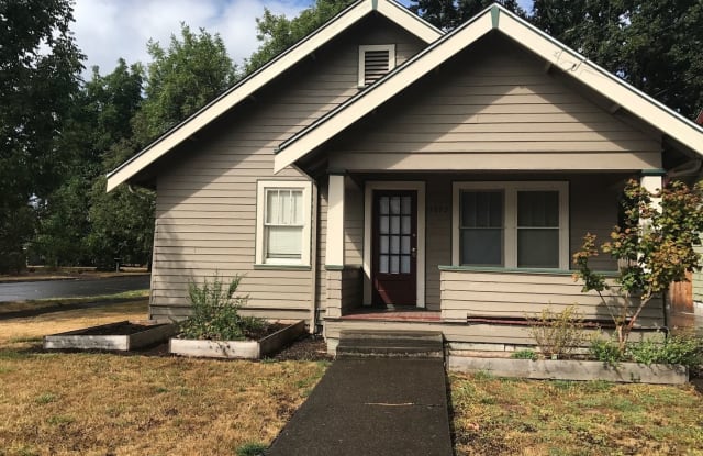 1895 W 15th - 1895 West 15th Avenue, Eugene, OR 97402