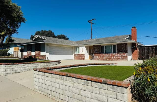East Ventura 3BD Home with Hard Flooring & Water-Wise Landscaping Gallery 1
