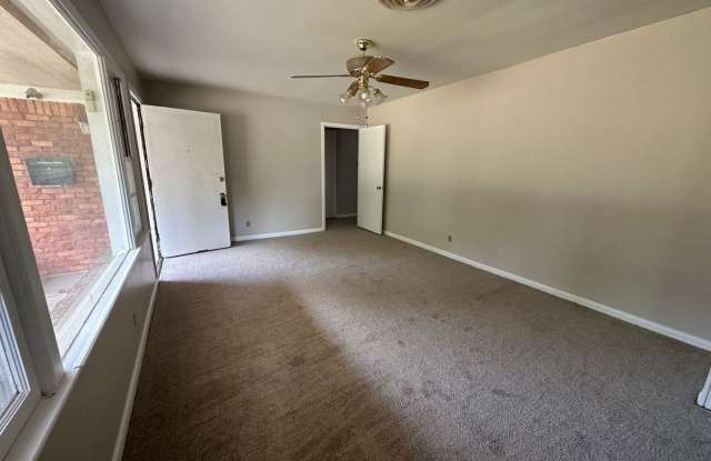 Cozy Old Greenacres Home Gallery 4
