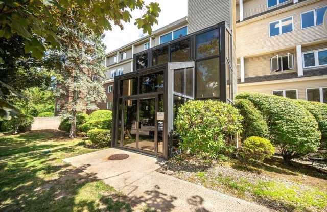 4 Duck Pond Rd Apt 221 Gallery 1