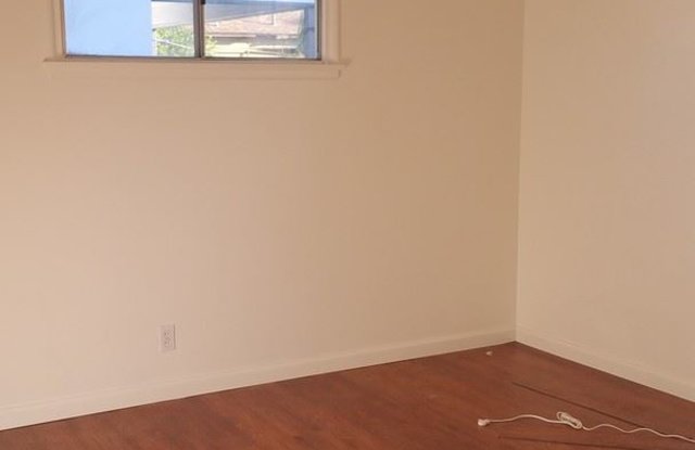 1820 N. San Antonio Gallery 3