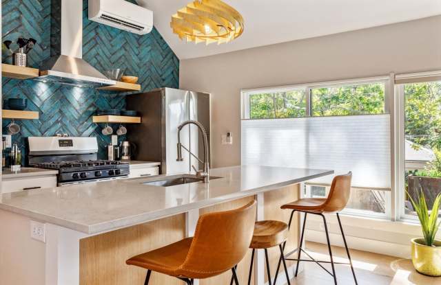 One Bedroom furnished ADU/apartment in The Highlands. - 3332 1/2 Alcott Street, Denver, CO 80211