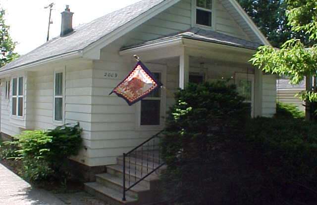 2009 S Pennsylvania Ave - 2009 South Pennsylvania Avenue, Lansing, MI 48910