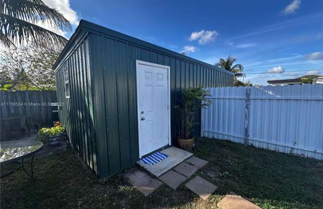 30060 SW 157th Ave - 30060 Southwest 157th Avenue, Leisure City, FL 33033