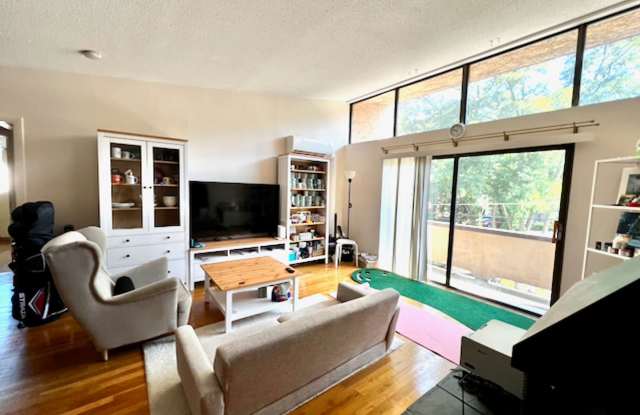Wonderful 2 bed in Brookline with Parking! photos photos
