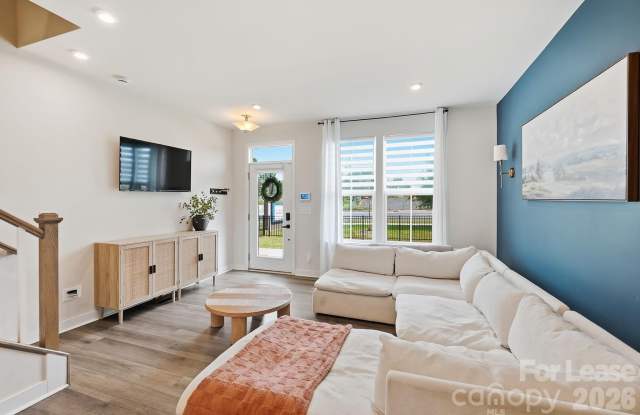 1063 Simcoe Lane Gallery 2