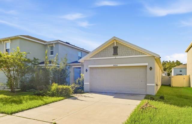 3 Bedroom / 2 Bath Home with a Fully Fenced Yard and Screened Lanai Located within the Waverly Village Community! Gallery 3