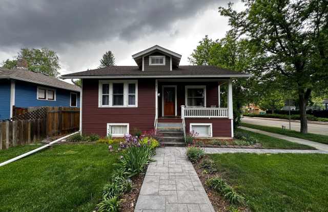 Amazing Location for a 2-Bedroom, 1-Bathroom Duplex Unit! photos photos