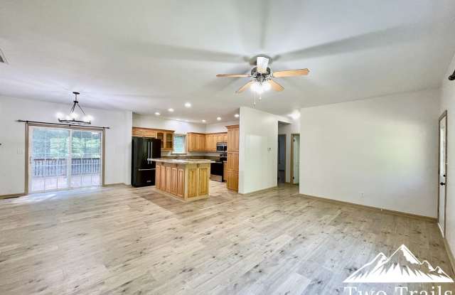 PRIVATE 3BED/2BATH IN HORSE SHOE Gallery 4