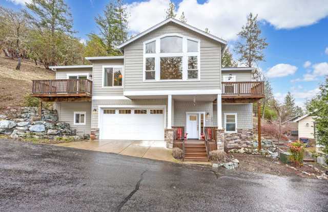 Newer Unfurnished Home One Mile from Downtown Historic Jacksonville - 215 Oak Knoll, Jacksonville, OR 97530