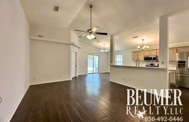 3 bedroom 2 bath home with Beautiful Backyard Gallery 4
