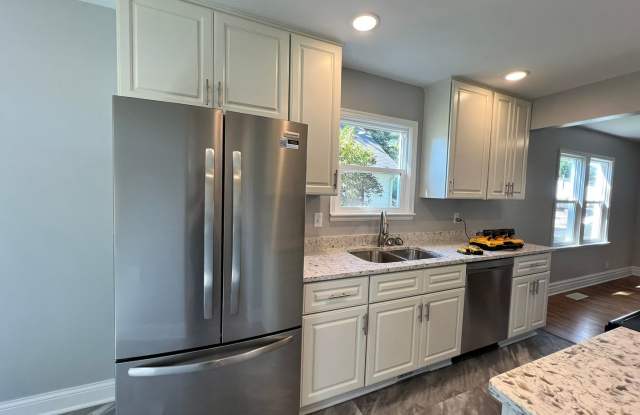 **RENT SPECIAL!!** Adorable 3 Bedroom Fully Renovated Home! Gallery 1
