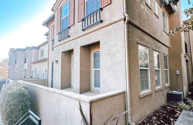 Townhouse in Livermore Available for Immediate Move In! photos photos
