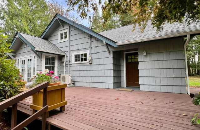 PENDING APPLICATION; Updated 1920 Farmhouse - Many Special Features! photos photos