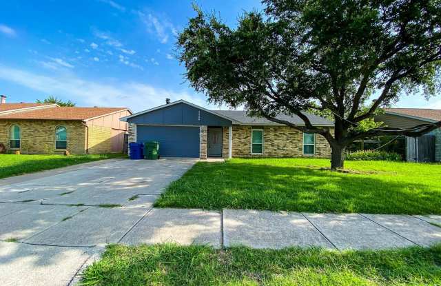 5520 Russell Dr - 5520 Russell Drive, The Colony, TX 75056