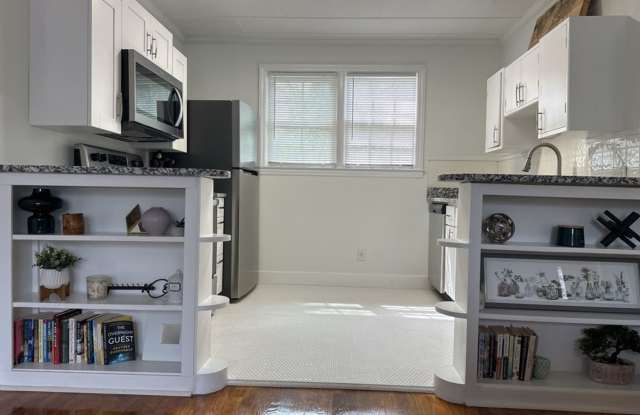 $999 - Charming Furnished Single-Family Unit in Academy Baker Neighborhood- Conveniently located near the Medical District. photos photos