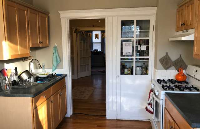 12 Greenway Ct - 12 Greenway Court, Brookline, MA 02446