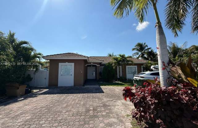 718 SE 12th Ter photos photos