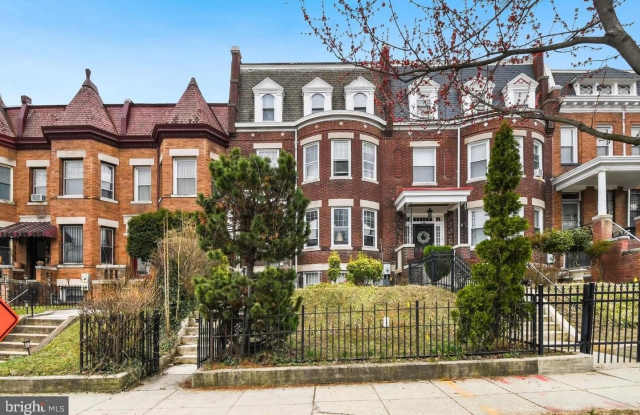 1118 GIRARD Street NW Gallery 1