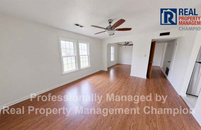 Midtown 2 BD/1 BA Ranch with Large Yard & Storage Shed Gallery 4