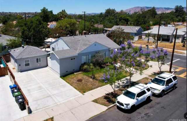 Charming 1 Bed / 1 Bath ADU with Private Patio in Prime Sylmar Location photos photos